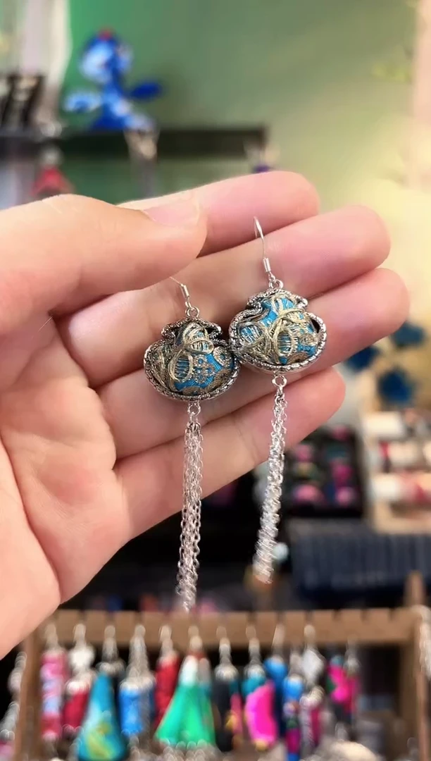 彩云南阁非遗老绣饰品572