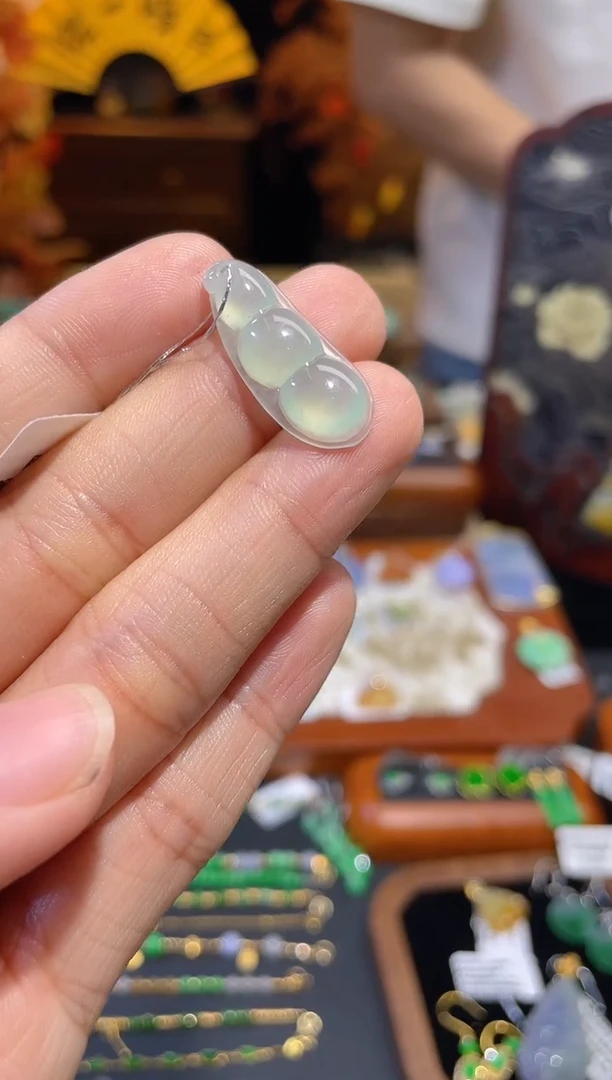 颈饰未镶嵌翡翠假一赔三
