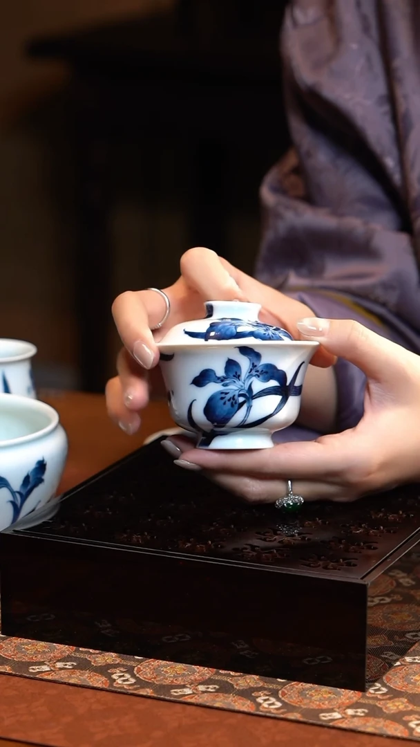 【闪购商品】L雨后湛蓝系列鸢尾花盖碗