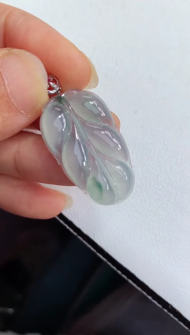颈饰未镶嵌翡翠叶子
