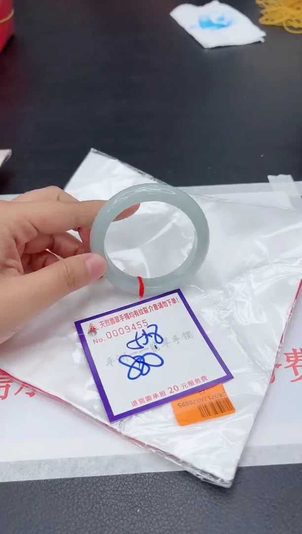 翡翠手镯未镶嵌1