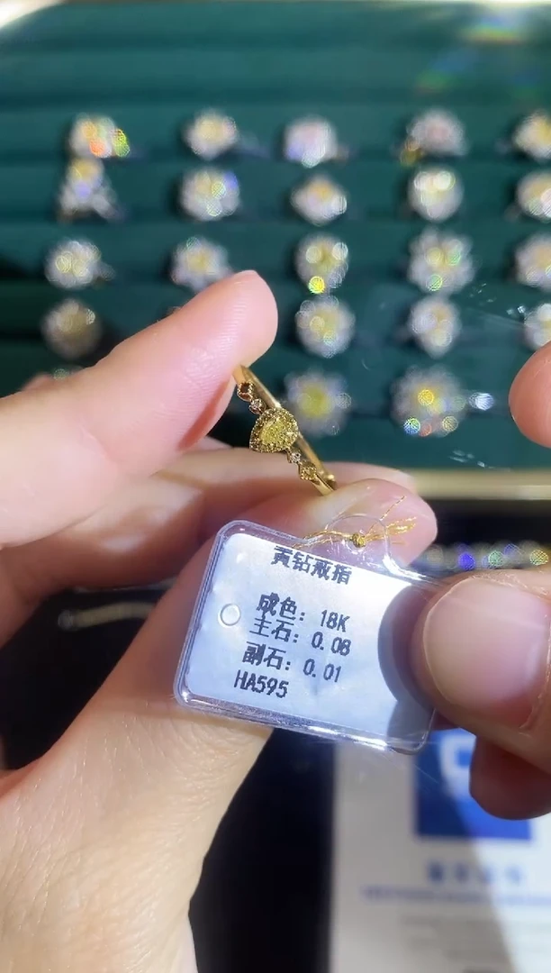 18K金镶嵌戒指钻石戒指