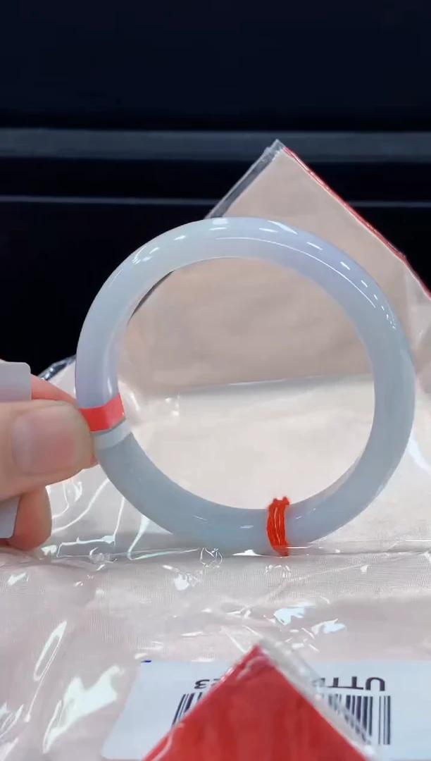 翡翠手镯未镶嵌手镯