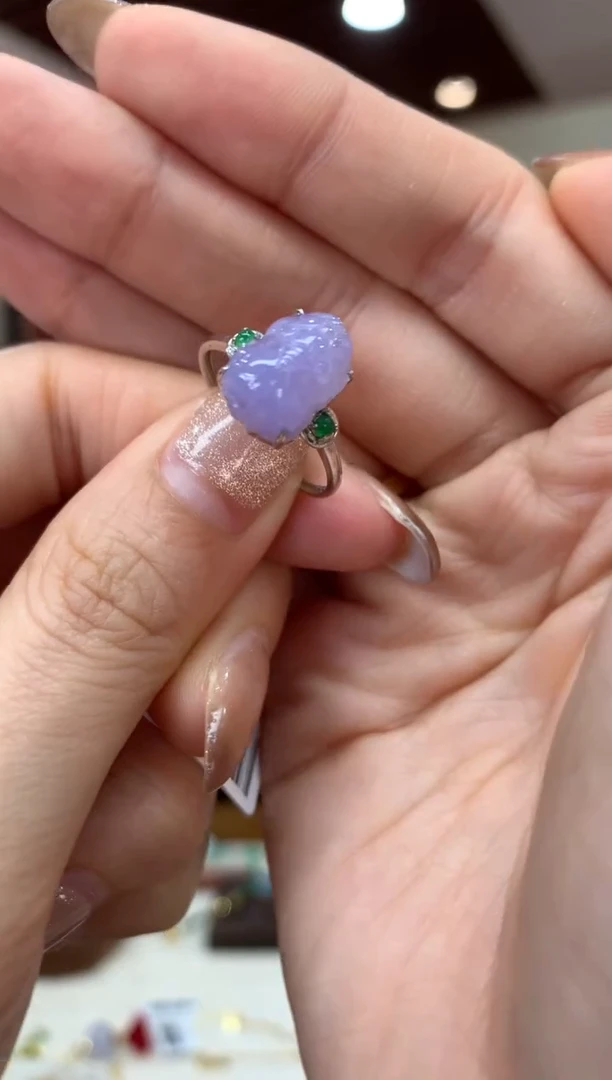 18K金镶嵌戒指翡翠戒指