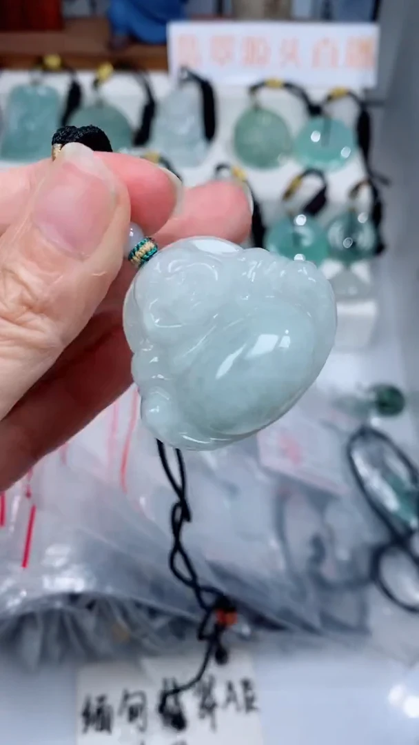 颈饰未镶嵌翡翠吊坠