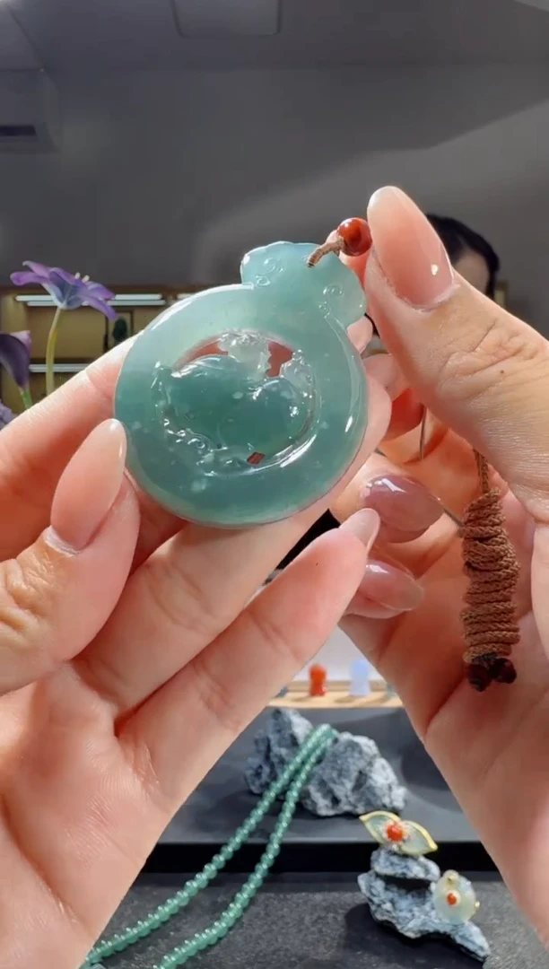 吊坠(不含链)未镶嵌翡翠马牌