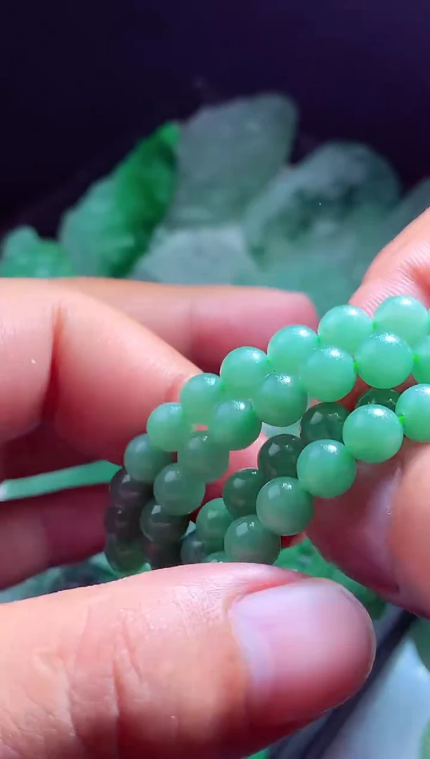 未镶嵌定制翡翠阔****?翡翠毛货定制