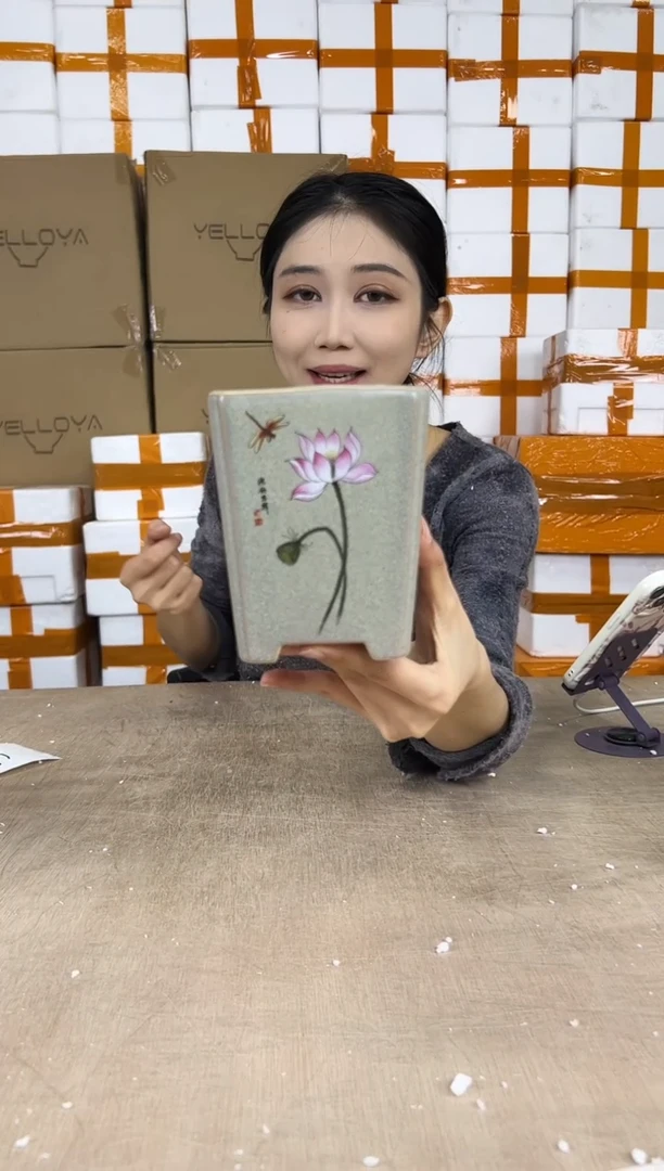 四方淡黄荷花小号10x13