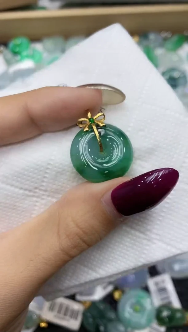 翡翠18K金镶嵌颈饰111111111111