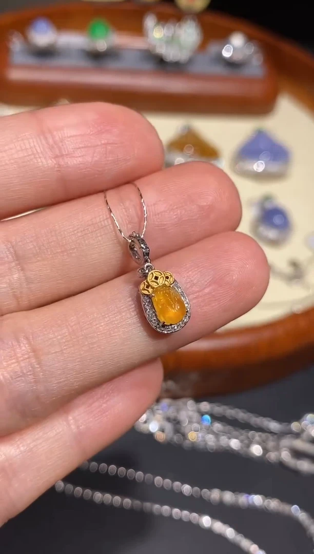 【闪购商品】翡翠颈饰18K金镶嵌吊坠