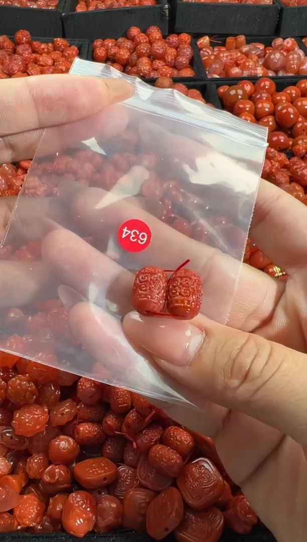 南红玛瑙未镶嵌颈饰1