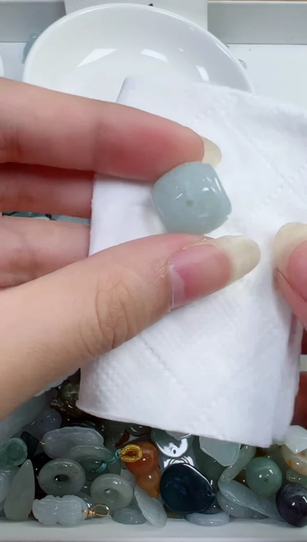 翡翠裸石677号，A货翡翠
