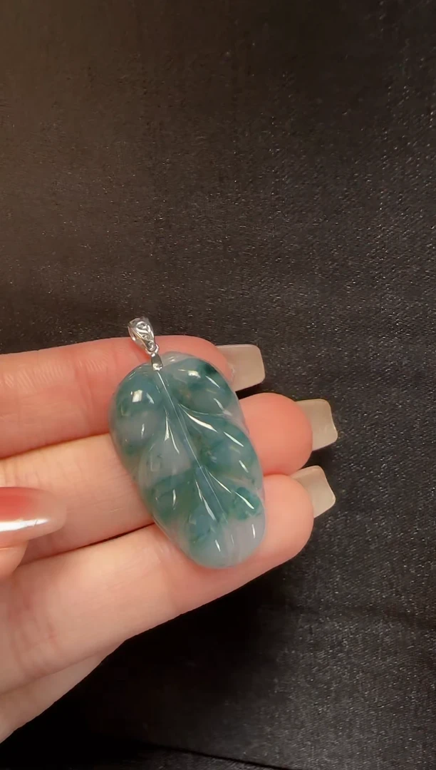 【闪购商品】翡翠颈饰18K金镶嵌936叶子一个