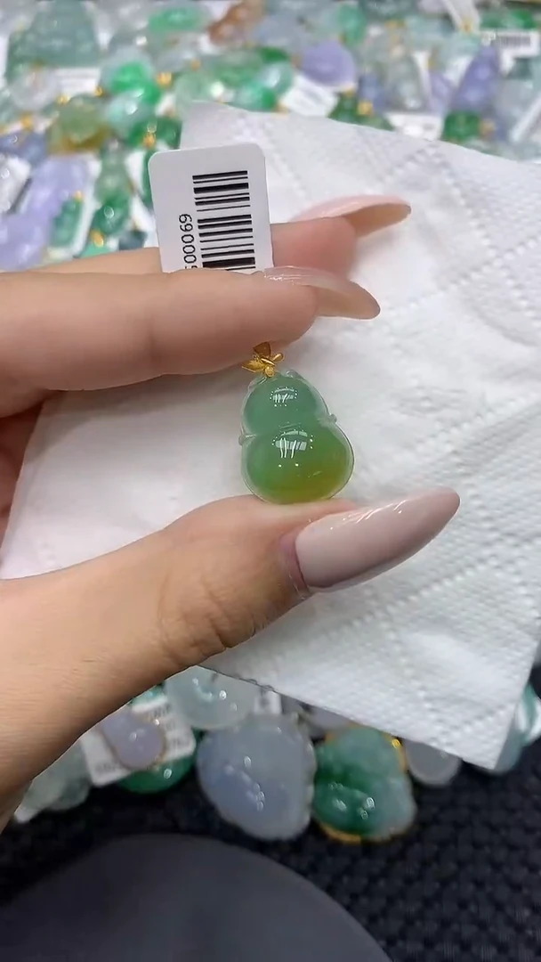 颈饰18K金镶嵌翡翠111111111111