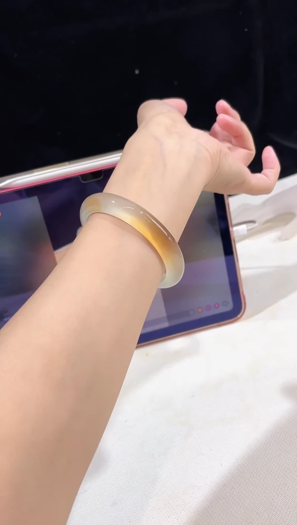 玛瑙/玉髓手镯未镶嵌55.7鉴赏期48小时