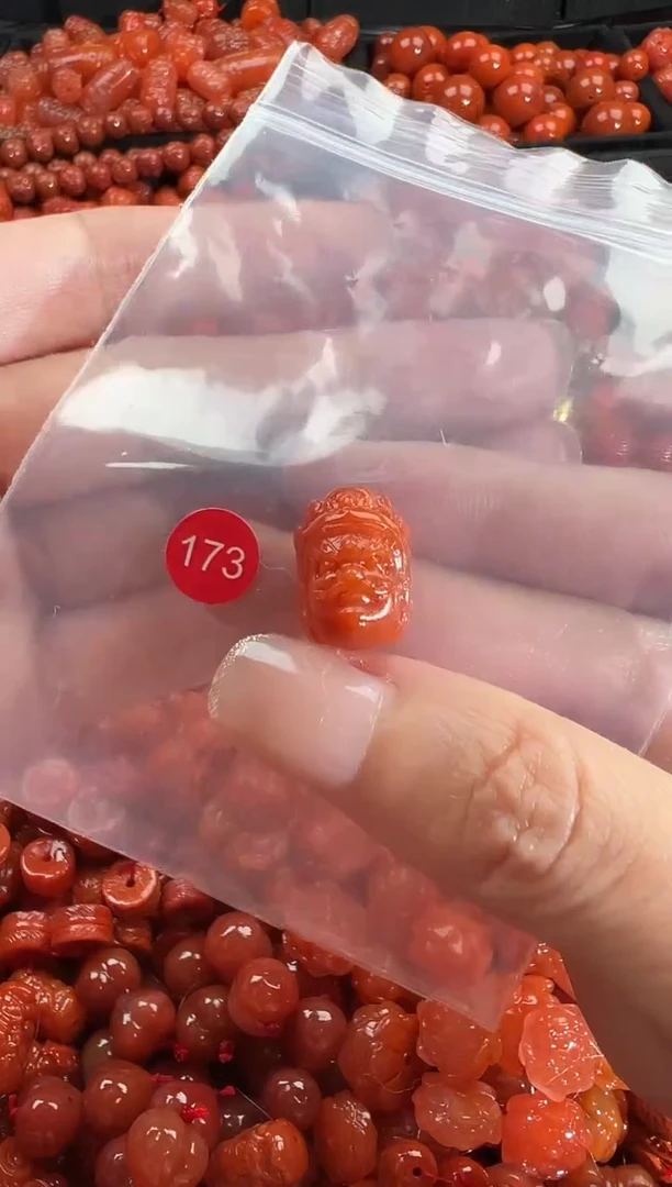 颈饰未镶嵌南红玛瑙1