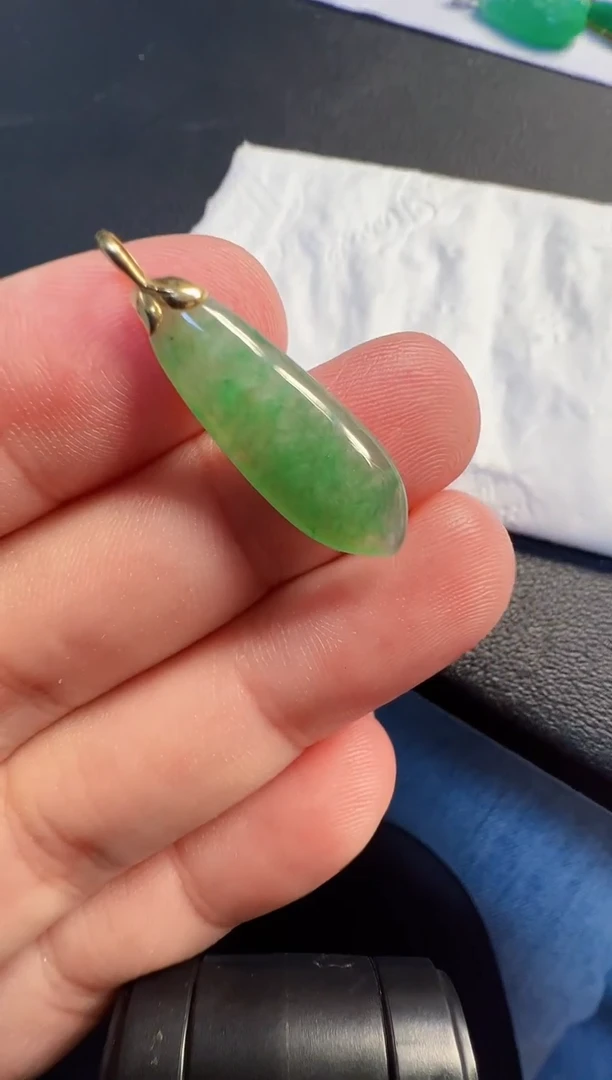 吊坠(不含链)18K金镶嵌翡翠198