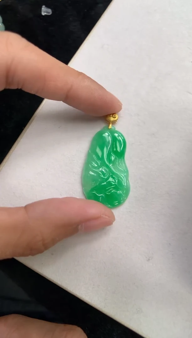 翡翠18K金镶嵌颈饰甜*甜白菜