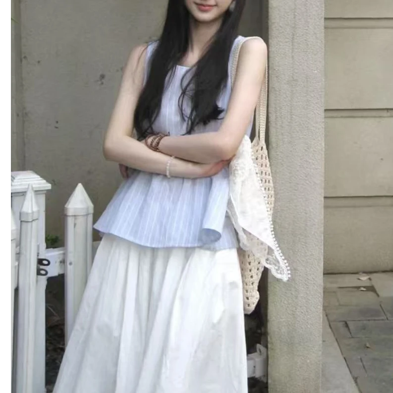 蓝色无袖小香粉衬衫+半身裙