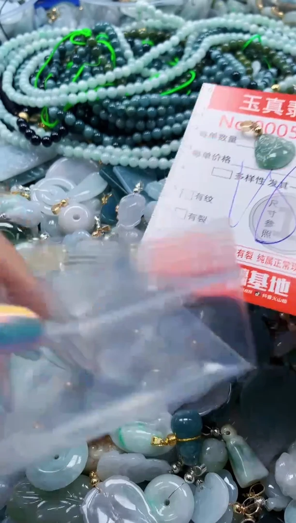 翡翠未镶嵌吊坠(不含链)5627