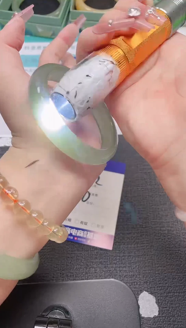 未镶嵌手镯石英质玉132-60