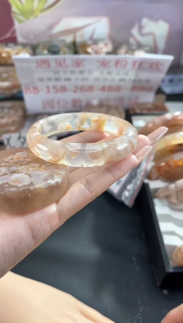 石英质玉手镯未镶嵌56