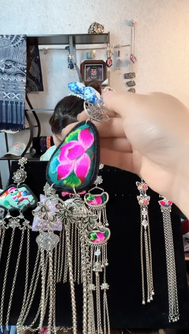 织绣?*安彩云南阁非遗老绣饰品379