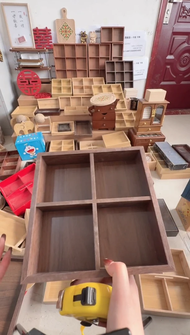 胡桃色四宫格微瑕拍下不退不换无售后