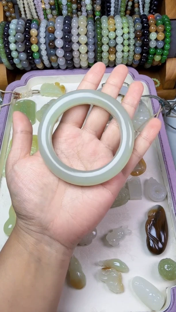 和田玉手镯未镶嵌爱**爱56圈口手镯