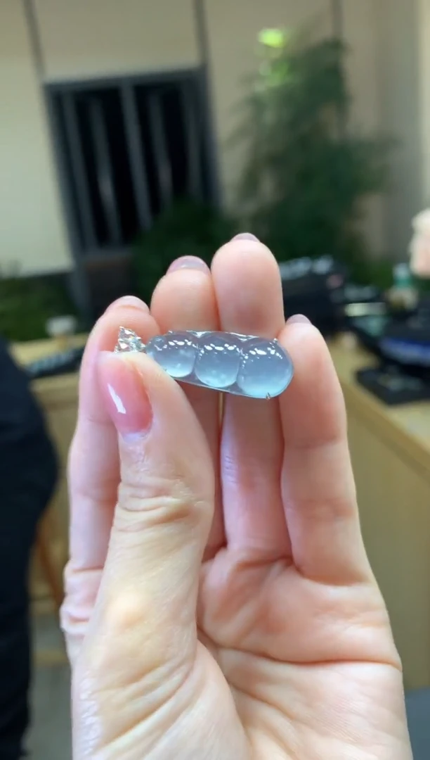 颈饰18K金镶嵌翡翠|不退不换