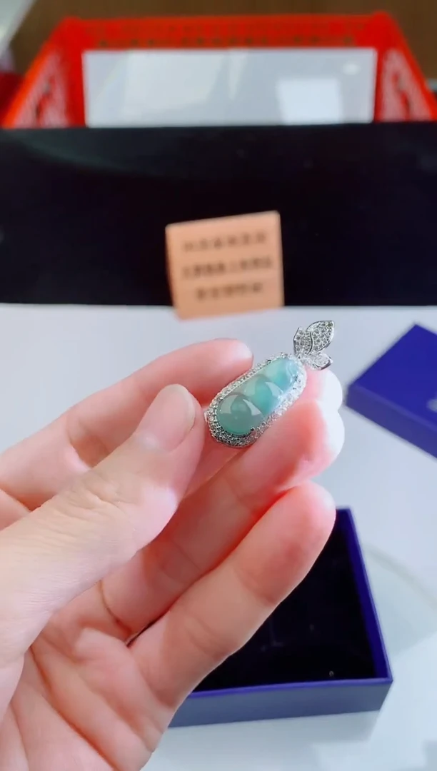 颈饰未镶嵌翡翠   ·