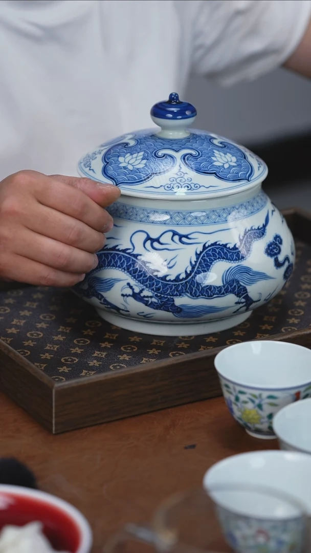 仿元青花双龙茶叶罐