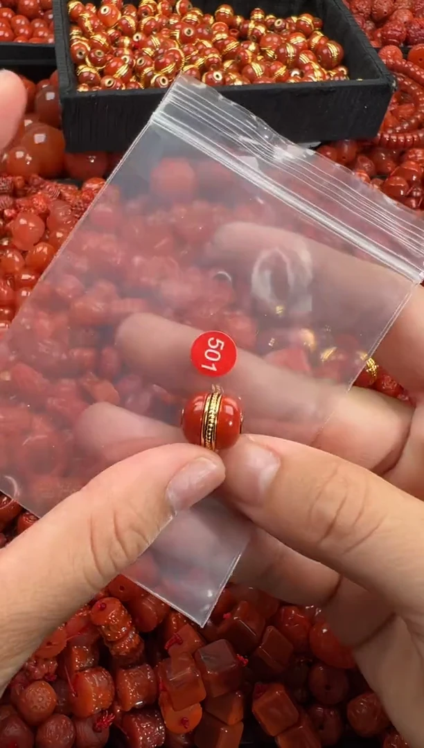 南红玛瑙未镶嵌颈饰1