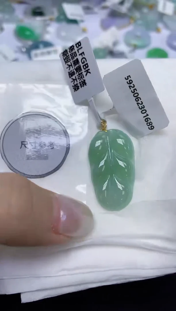 翡翠18K金镶嵌颈饰天然缅甸翡翠A货9元证书费自理