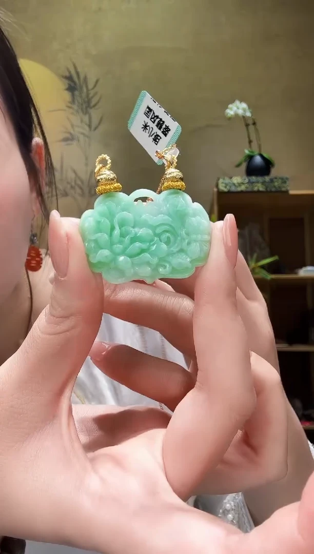 颈饰未镶嵌翡翠吊坠