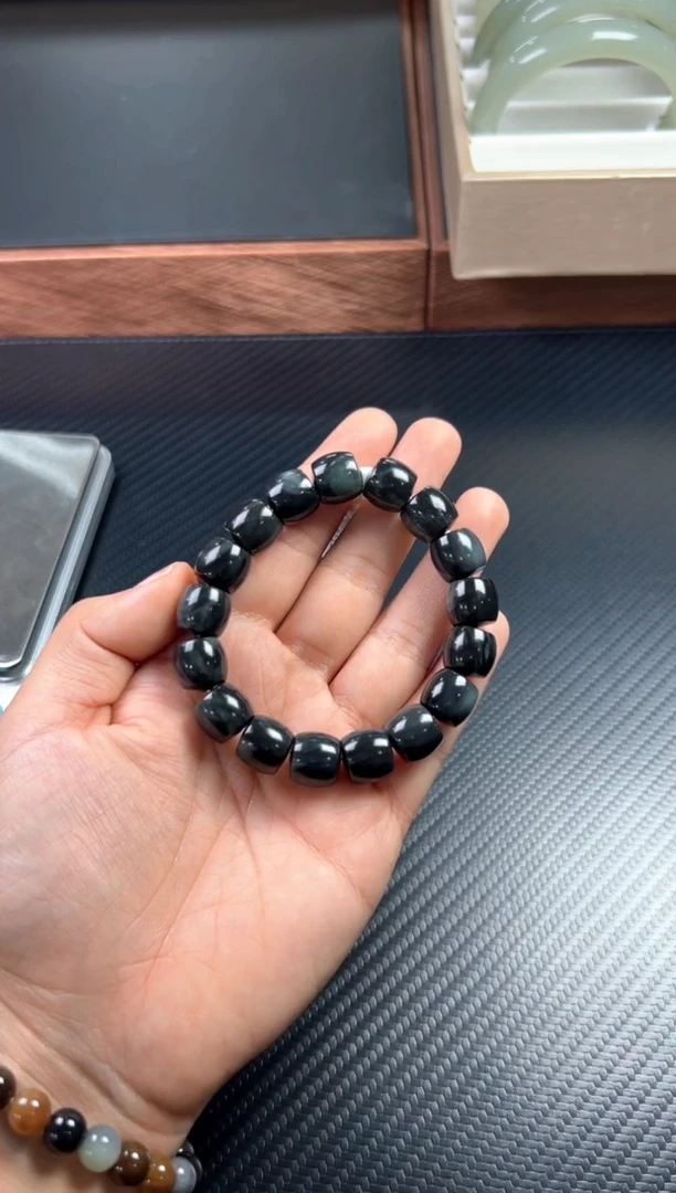 未镶嵌手串和田玉若羌微色差卡11*12Mm