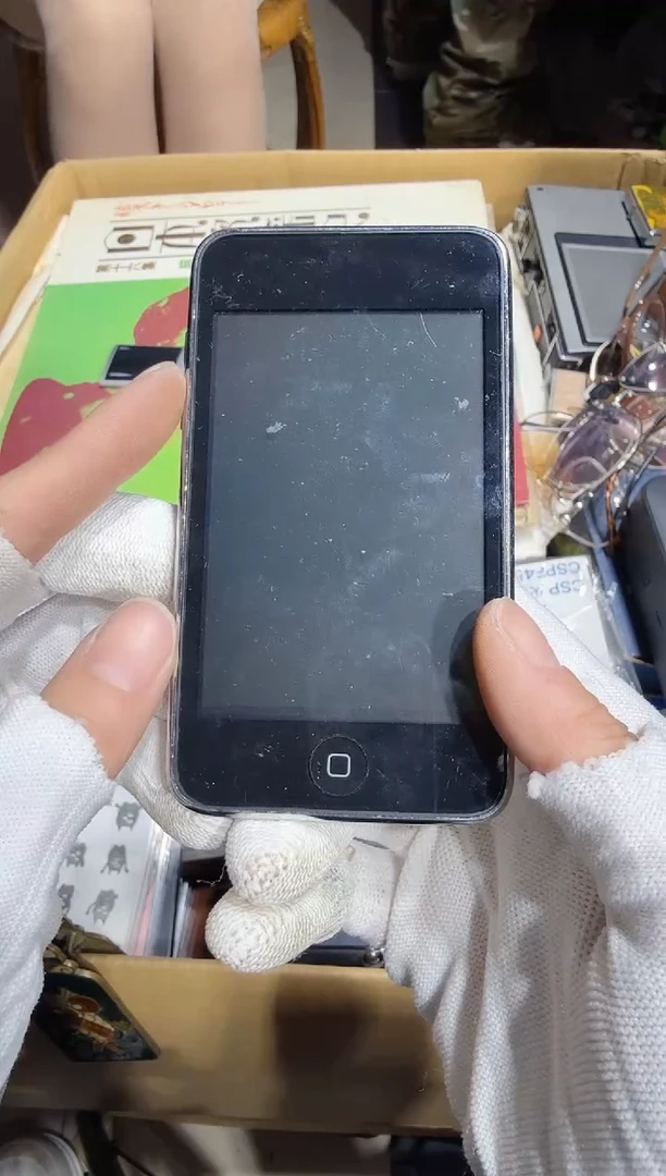 8新四*   826中古商品，瑕疵品，不保好坏。