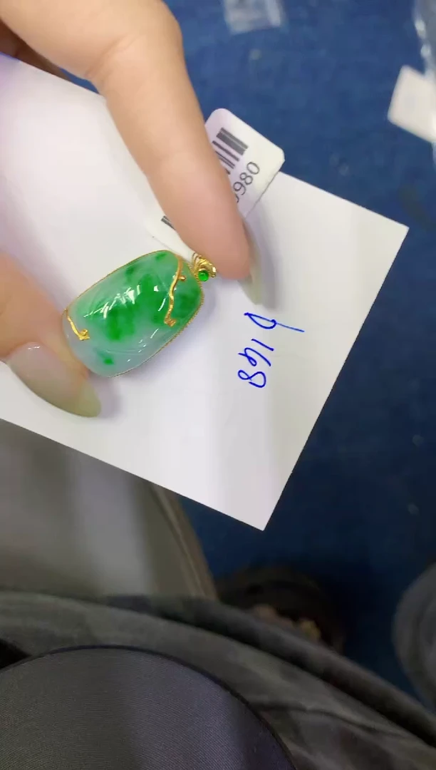 翡翠18K金镶嵌颈饰缅甸天然翡翠A货