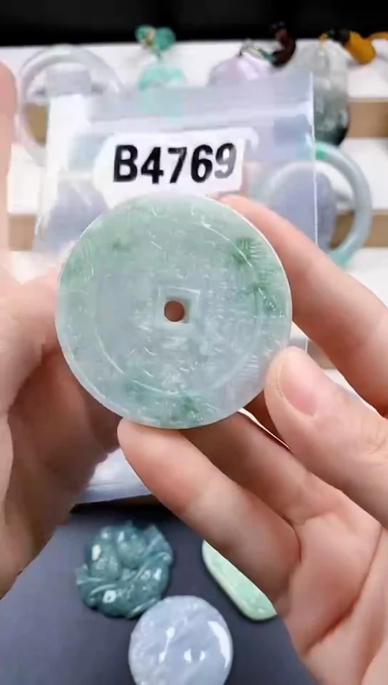 颈饰未镶嵌翡翠天然翡翠吊坠挂件