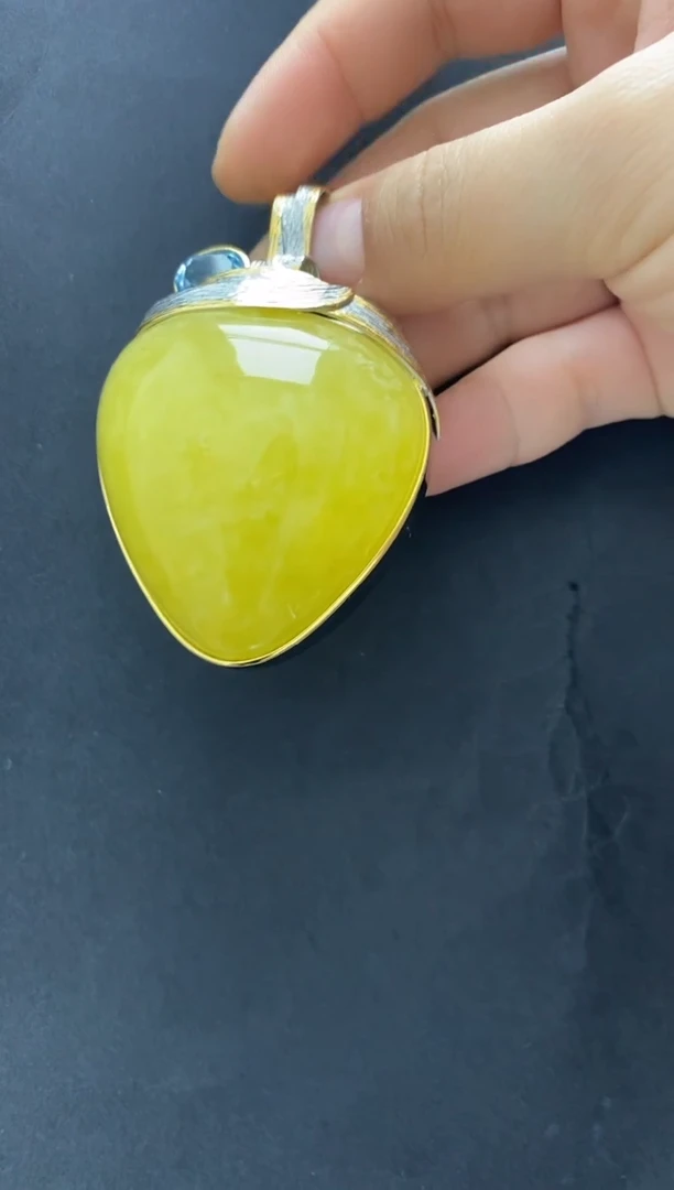 裸石琥珀未镶嵌吊坠