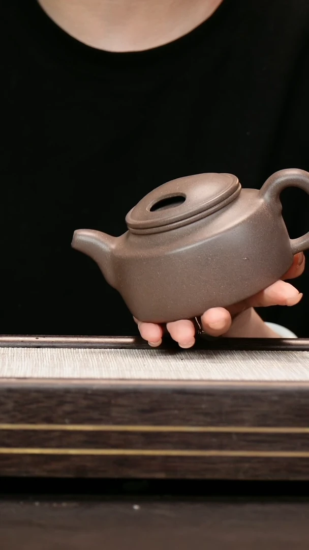 茶壶紫砂老青灰段泥    牛盖莲子