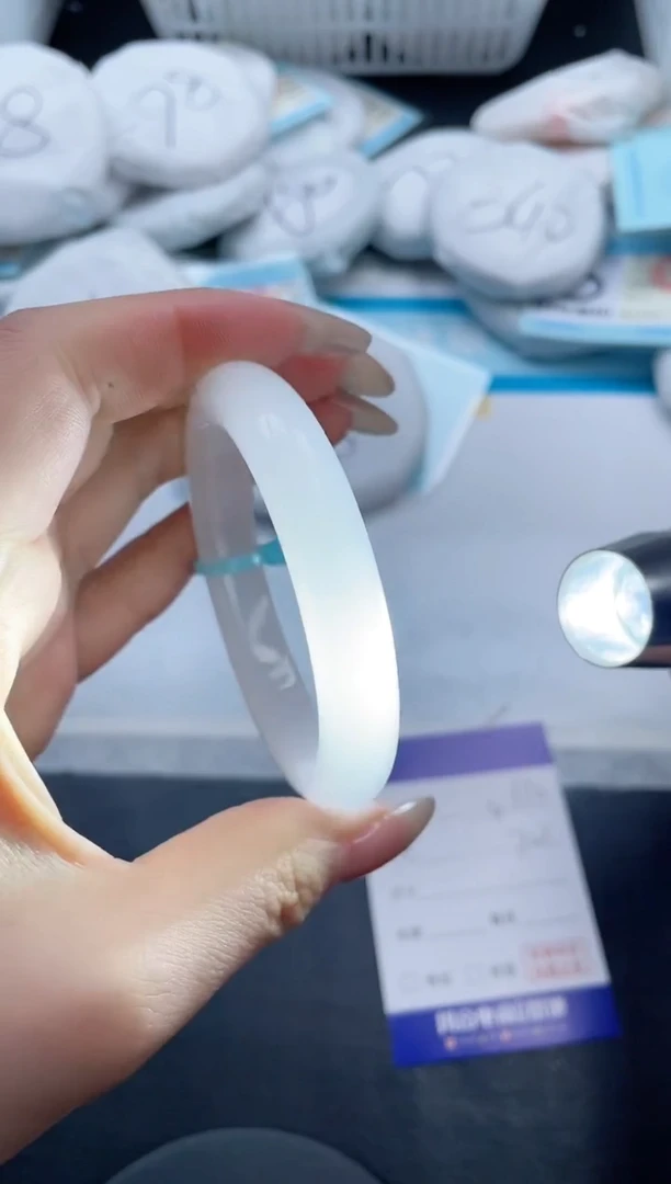 【闪购商品】石英质玉手镯未镶嵌6V332-52