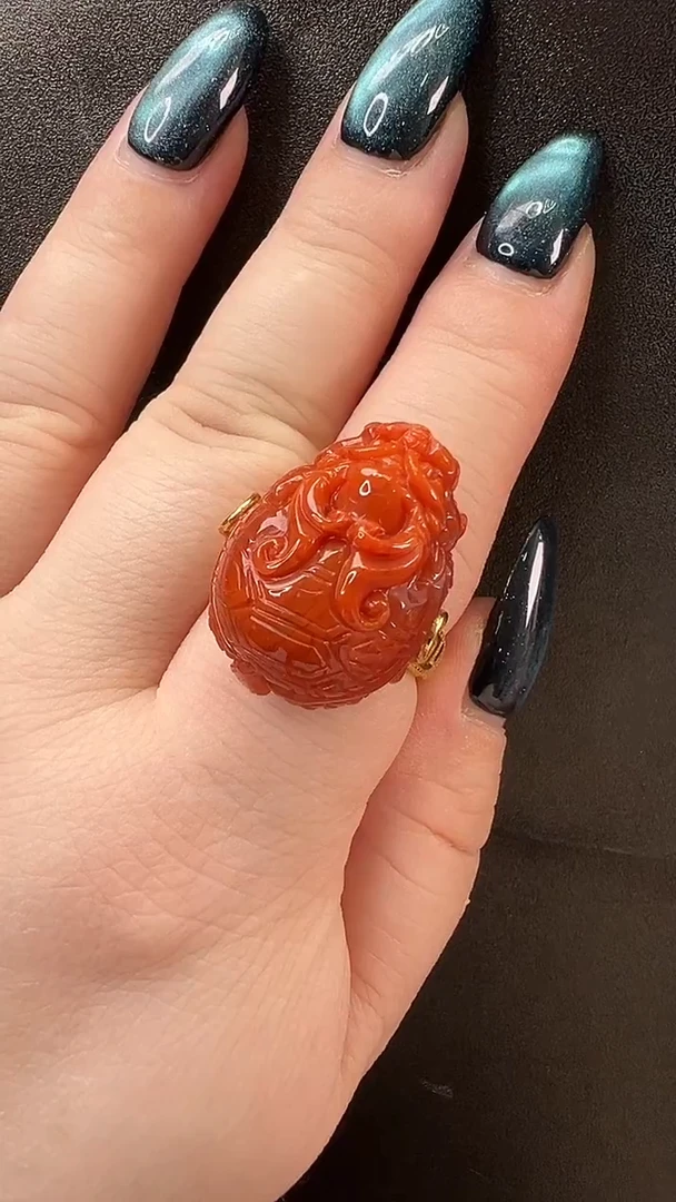 颈饰未镶嵌南红玛瑙戒指