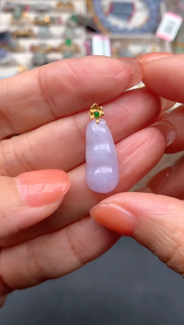 18K金镶嵌挂件翡翠1