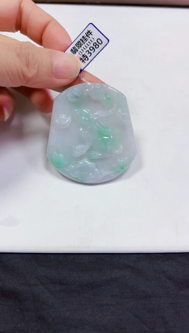 颈饰未镶嵌翡翠兔