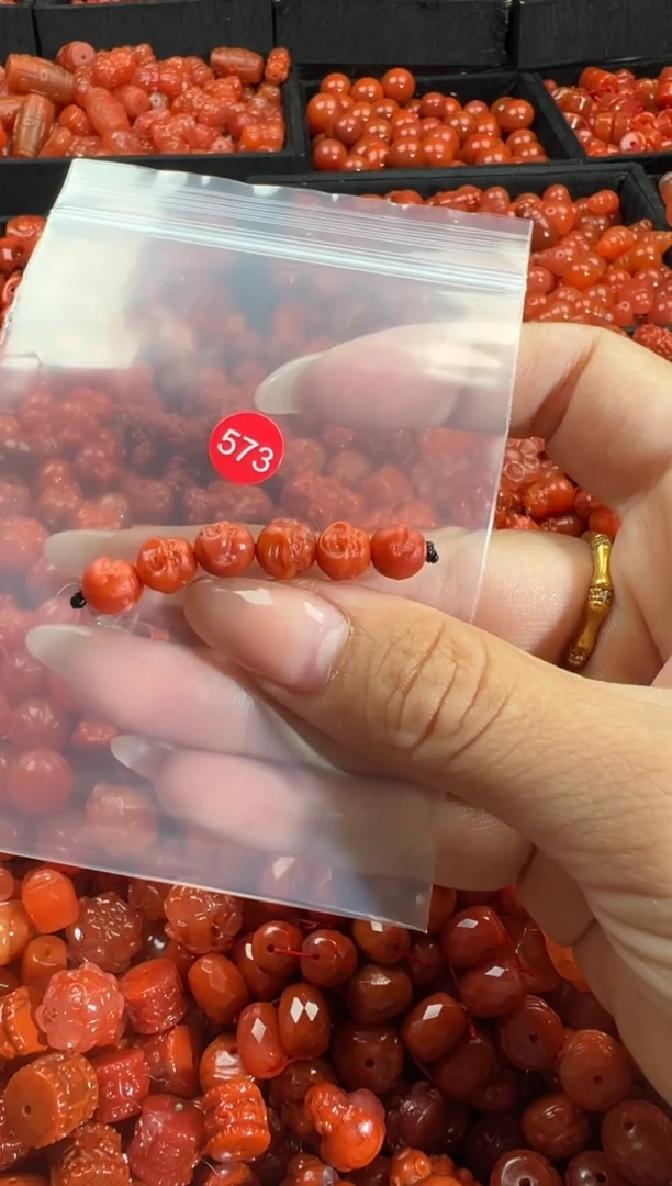 颈饰未镶嵌南红玛瑙1