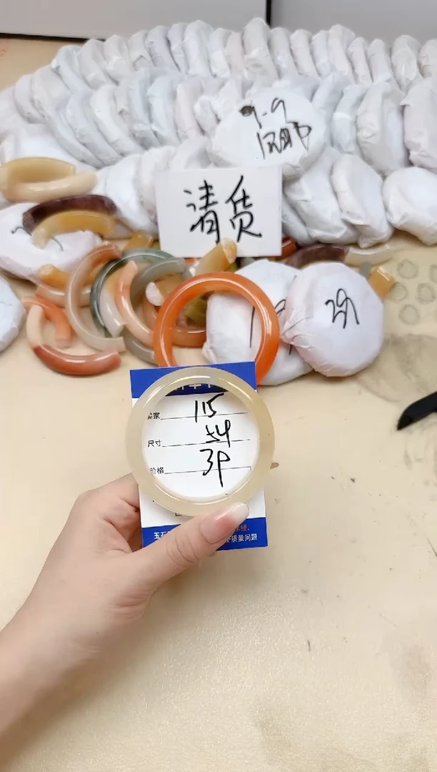 未镶嵌手镯石英质玉115/54