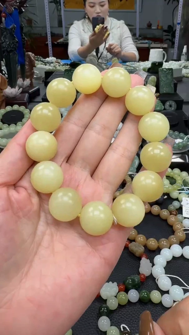 未镶嵌手链和田玉新疆若羌鸡油黄卡18