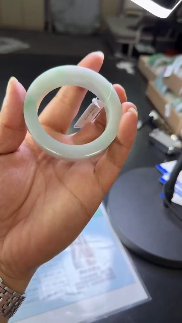 未镶嵌手镯定制翡翠手镯