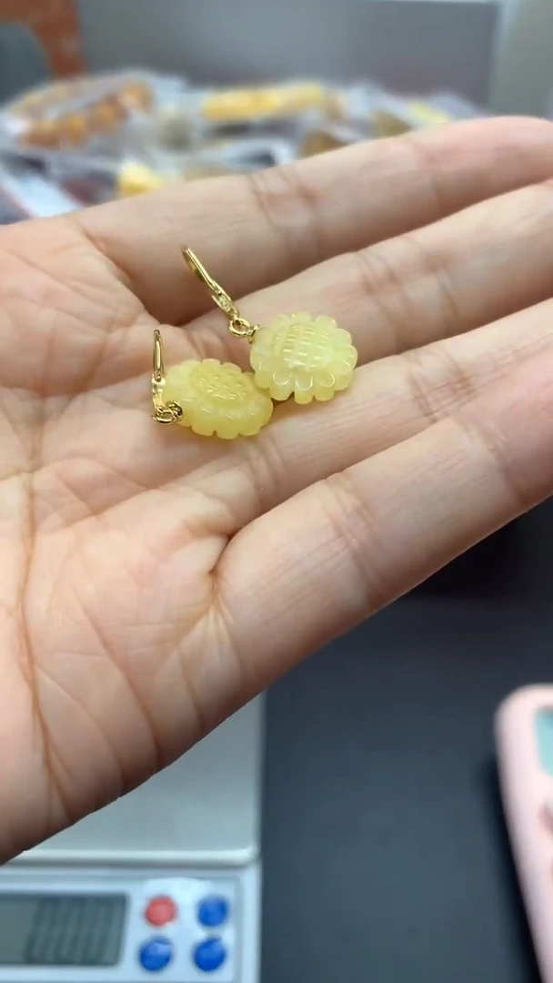 未镶嵌琥珀珠宝奇石520